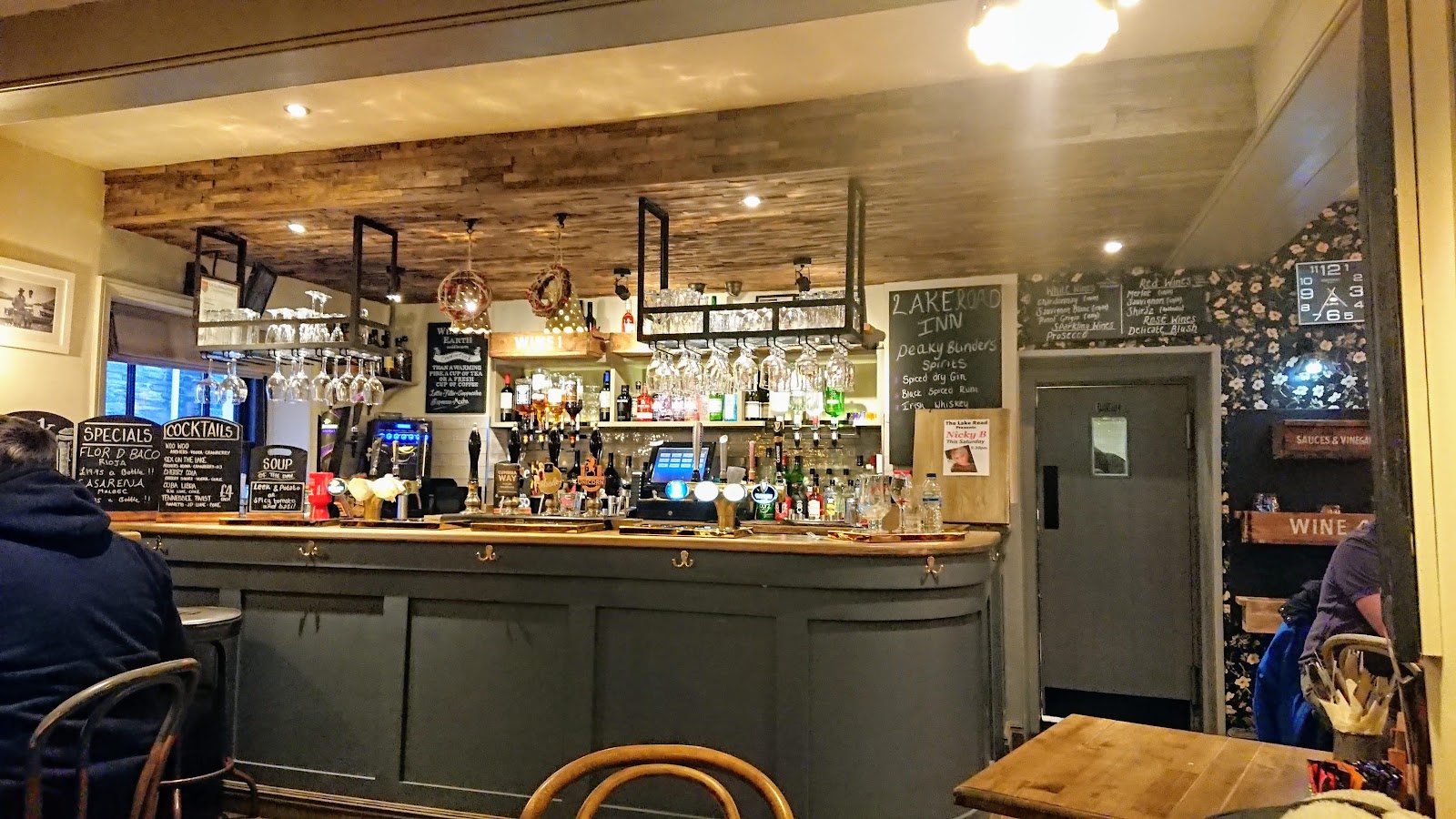 Lake Road Inn