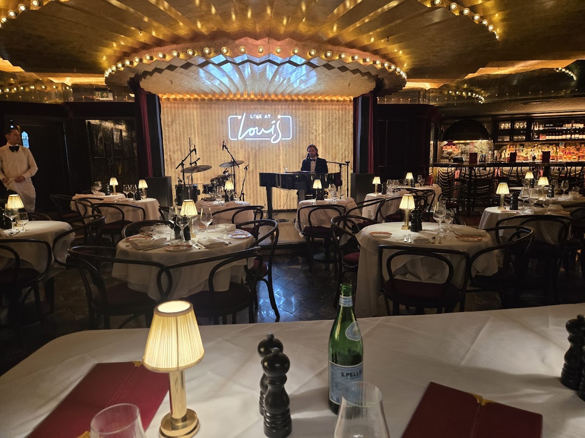 Louis Restaurant