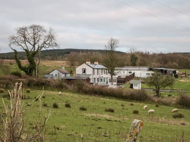 High wreah bolt hole