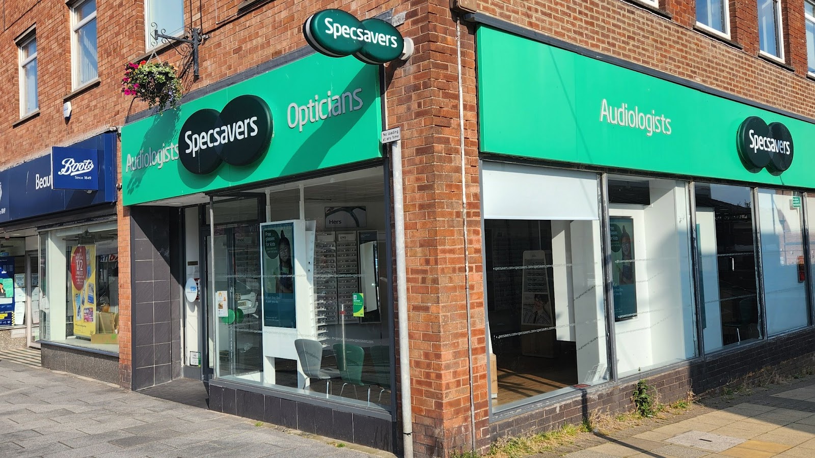 Specsavers Opticians and Audiologists - Workington