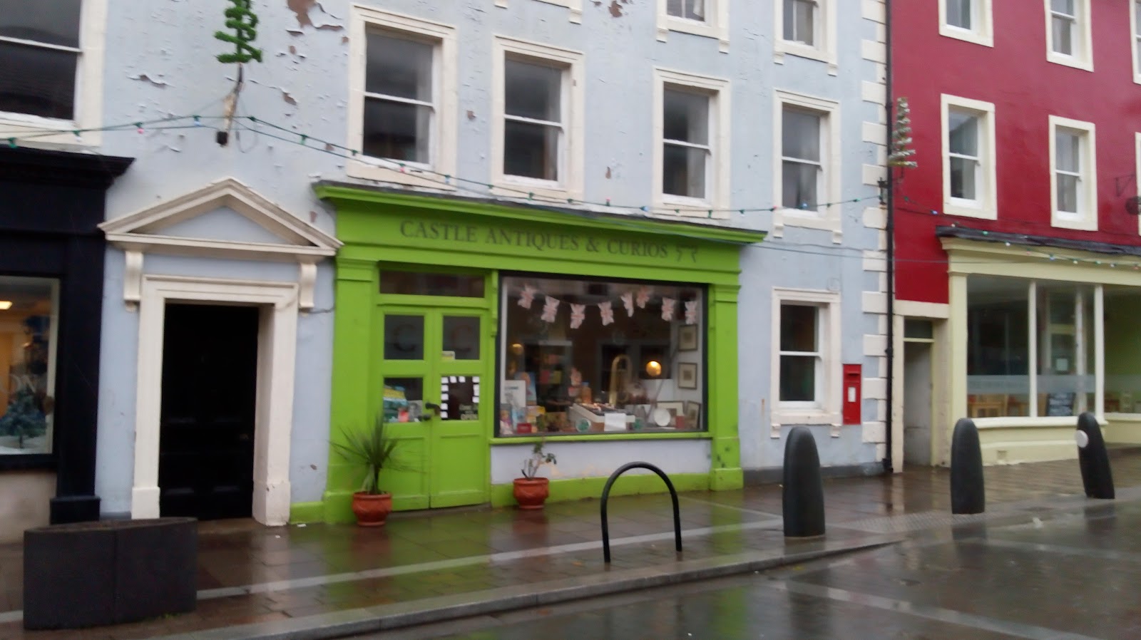 Castle Antiques and Curios