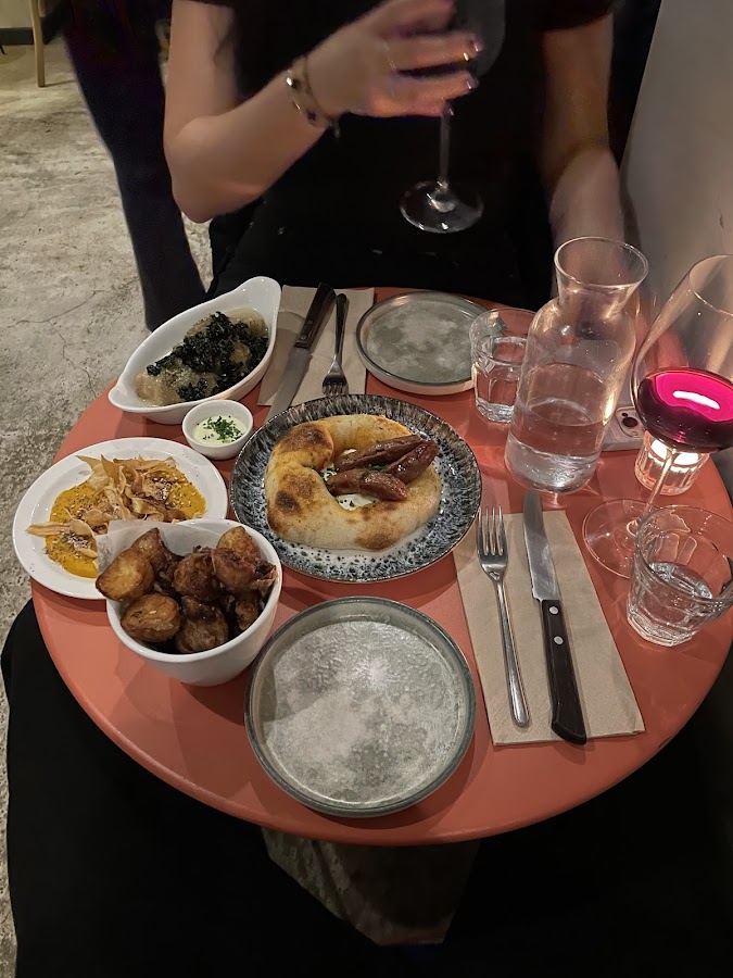 Kallos Cafe & Wine Bar