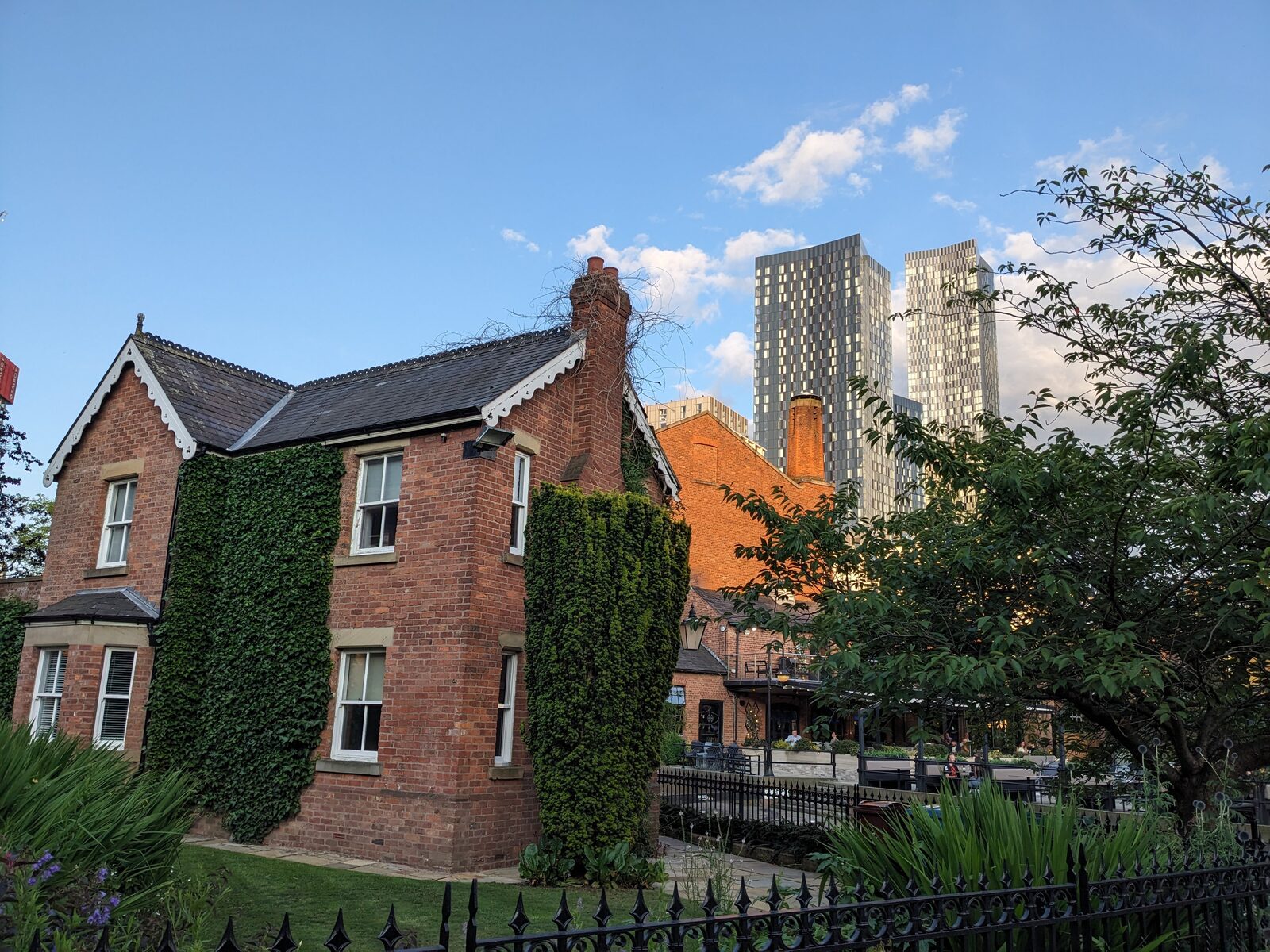 Saul Hay Gallery photo 3