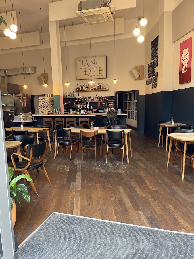 Freds Off Licence & Convenience Store