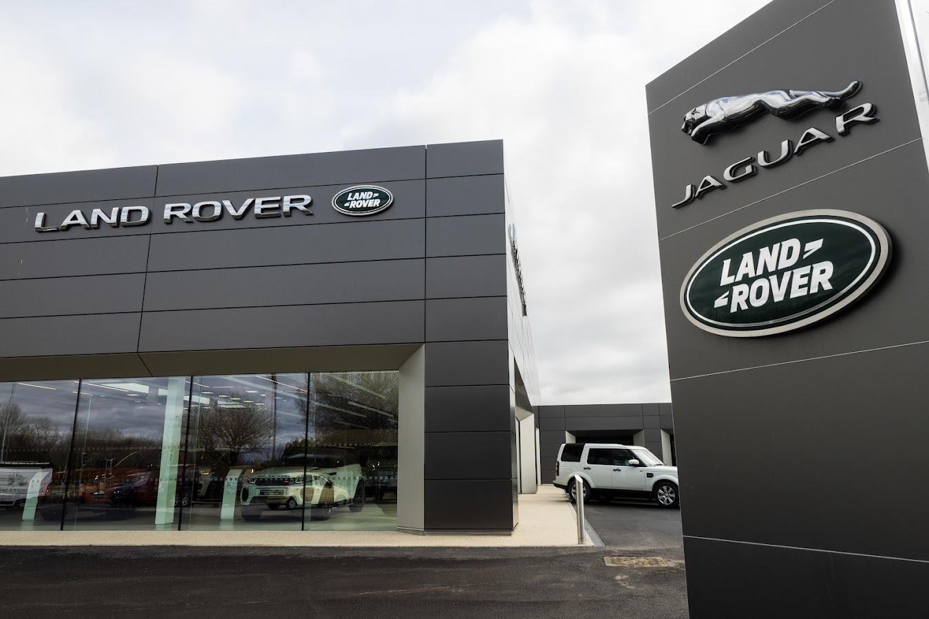 Lloyd Land Rover Carlisle